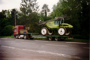 Translyre, transport of farm equipment, transport of farm machinery, exceptional convoy, mobile home transport, transport of combine harvesters, forage harvester transport