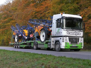 Translyre, transport de matériel agricole, transport engins agricole, convoi exceptionnel, transport mobil home, transport de moissonneuses batteuses, transports ensileuses