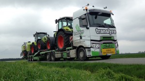 Transport de matériel agricole en porteur remorqueur extensible surbaissé,Translyre, transport de matériel agricole, transport engins agricole, convoi exceptionnel, transport mobil home, transport de moissonneuses batteuses, transports ensileuses