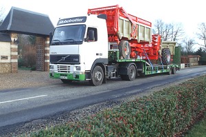 Translyre, transport of farm equipment, transport of farm machinery, exceptional convoy, mobile home transport, transport of combine harvesters, forage harvester transport