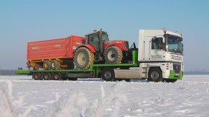 Transport de matériel agricole en surbaissé ou porte-char,Translyre, transport de matériel agricole, transport engins agricole, convoi exceptionnel, transport mobil home, transport de moissonneuses batteuses, transports ensileuses