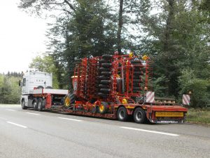translyre, convoi exceptionnel, transport matériel agricole, transport semoir à disque